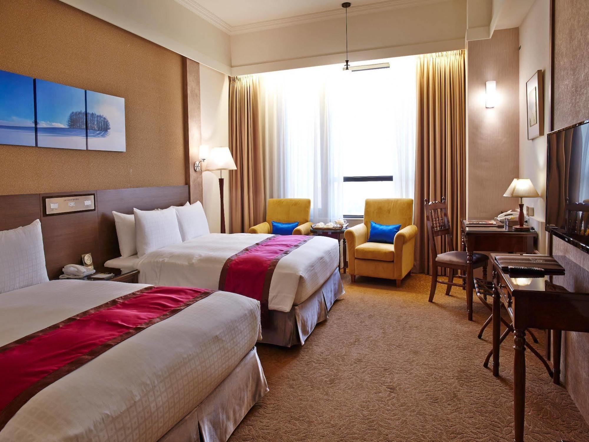 Royal Chiayi Hotel Exterior foto