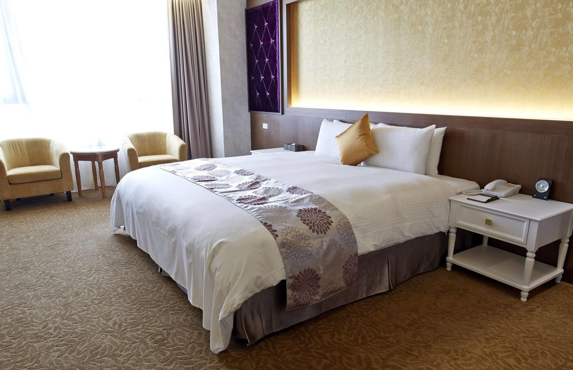 Royal Chiayi Hotel Exterior foto